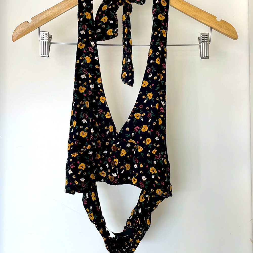 NWOT Urban outfitters crop top floral